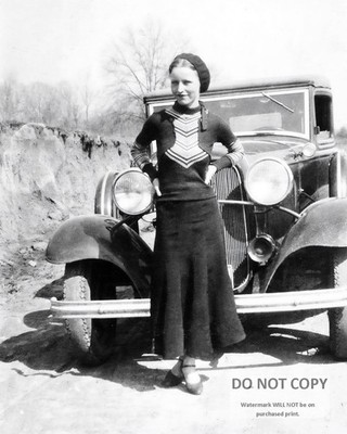 BONNIE PARKER LEGENDARY AMERICAN CRIMINAL ''BONNIE & CLYDE'' - 8X10 PHOTO (MW-217)