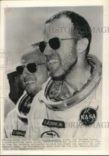 1965 Press Photo Astronauts Gordon Cooper, Charles Conrad aboard carrier