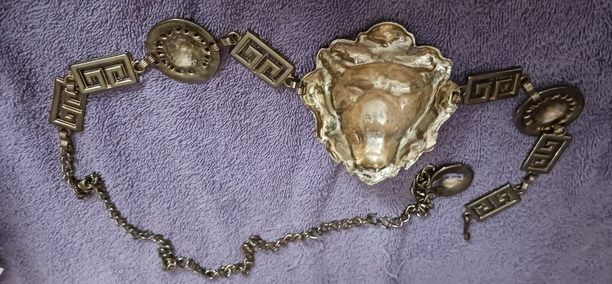 Vintage Lion Head on a Chain Made in Korea, 1960 display picture 2