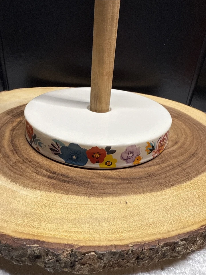 Mujer pionera. Toallero de papel base madera y gres de acacia, pollo Foto 4 de 4