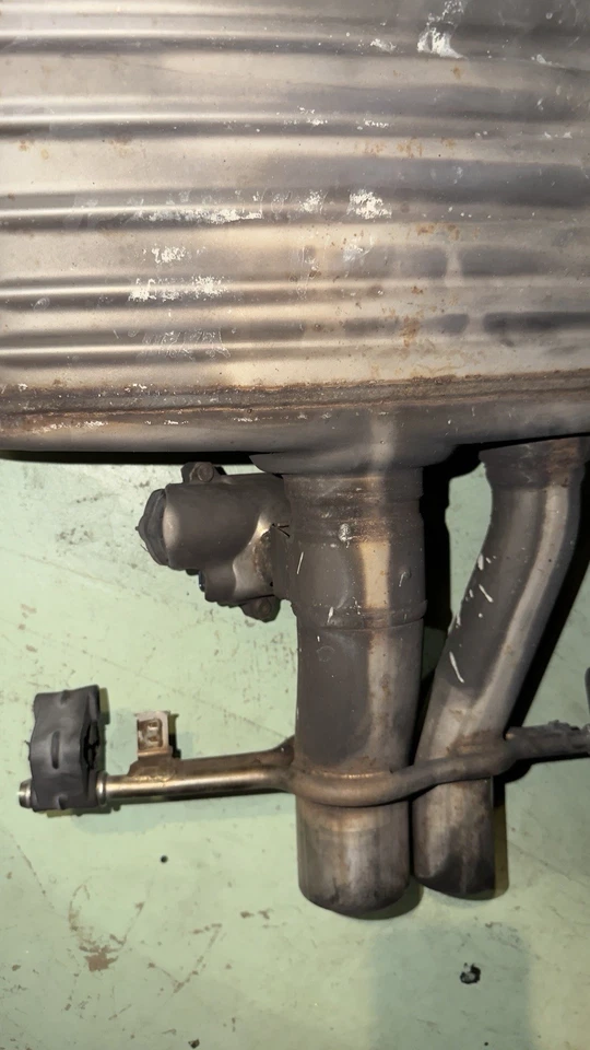 Комплект оригинальных правых и левых глушителей для выхлопной системы седана Mercedes W222 S63 AMG M157 14–17 годов выпуска - Изображение 3 из 4