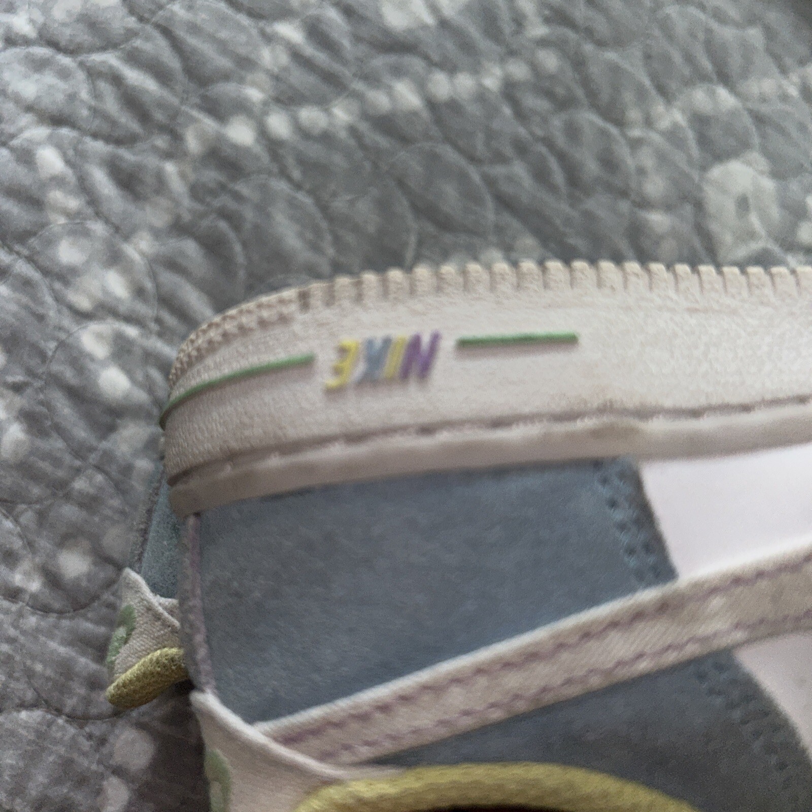 NIKE GIRLS SHOES SIZE 9 C