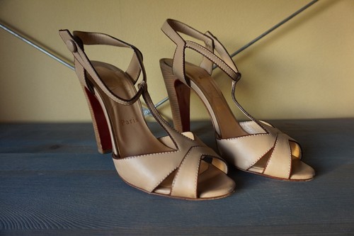Christian Louboutin beige Leder T-Strap Sandaletten Cotonetta 85mm Gr 37 - Imagen 20 de 21