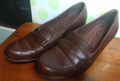 Clarks Brown Leather Womens Dress Business shoes Comfort Mule Heels 9.5 M - Picture 4 of 12