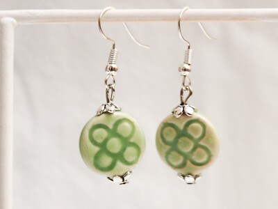Pendientes  Flor Panot verdes cerámica. Pendientes chica. Pendientes artesanal