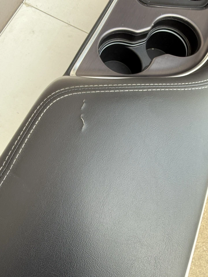 Dodge Challenger 2015-2023 piso delantero consola central AT negro montaje OEM Foto 3 de 4