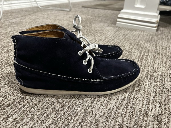 Mocasines Quoddy Chukka Talla 11.5 D Gamuza Azul Marino con Suela de Campamento Blanca Nuevos