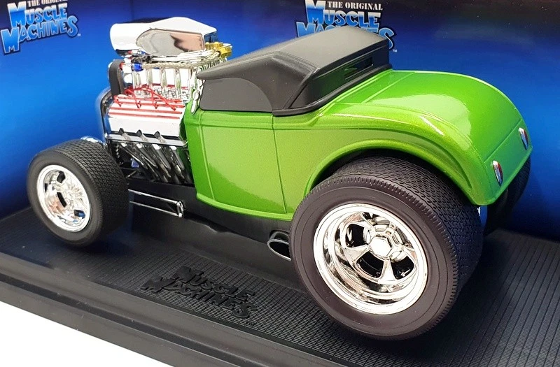 Muscle Machine 1/18 Scale Diecast 61198 - 1932 Ford Roadster - Green - Image 2 of 4