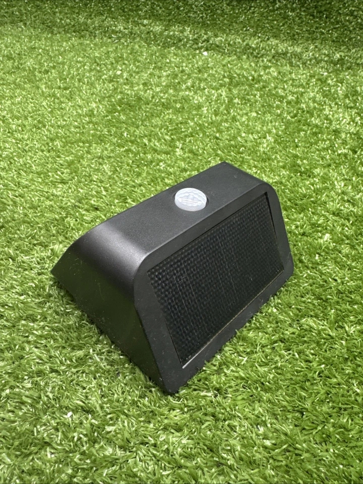 Ring Solar-Powered Outdoor Motion-Sensor Security Light - Black.   19 - Image 2 of 4