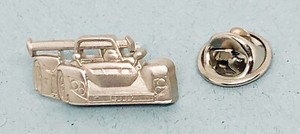 Audi Pin R8 R10 R12 R15 Rennwagen Motorsport "Arthus Bertrand" - Maße 24x11mm