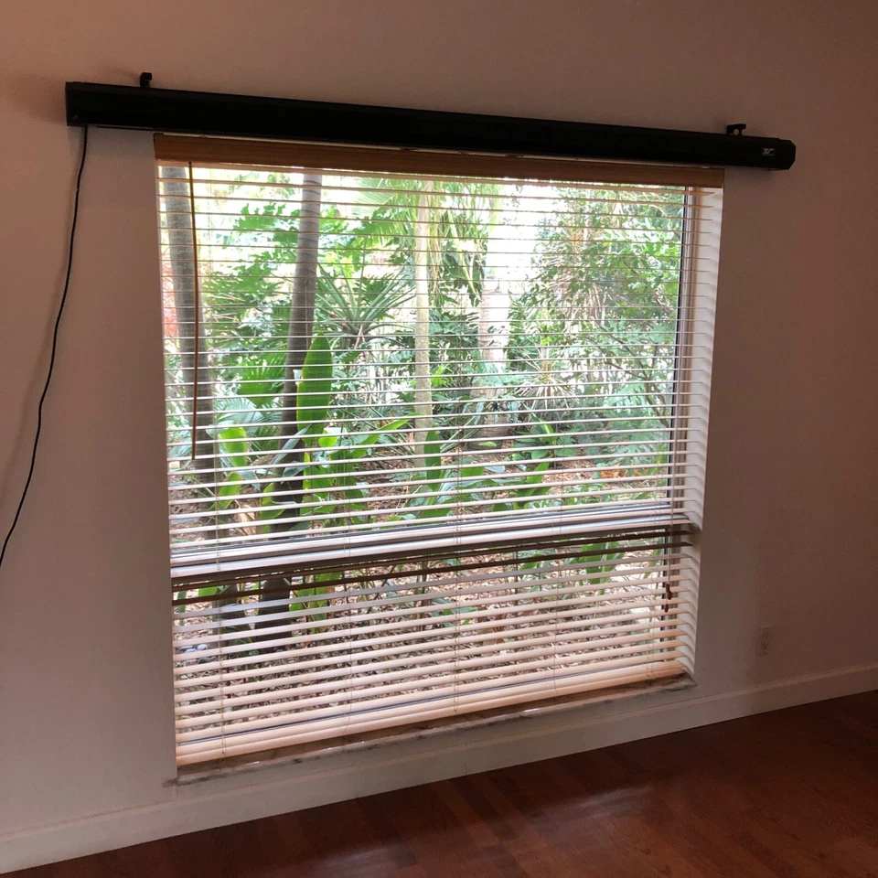 Elite Screens 84 英寸 16x9 Cintension 2 Tab Tensioned 高级电动屏幕 — 第 4/4 张图片