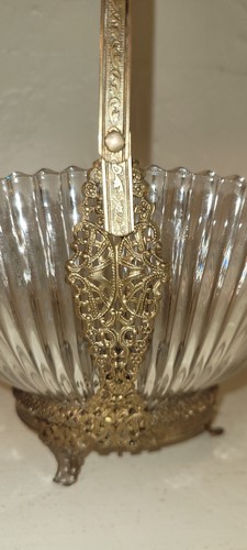 Cesta nupcial vintage francesa de vidrio acanalado y Ormolu 9" - Imagen 3 de 11