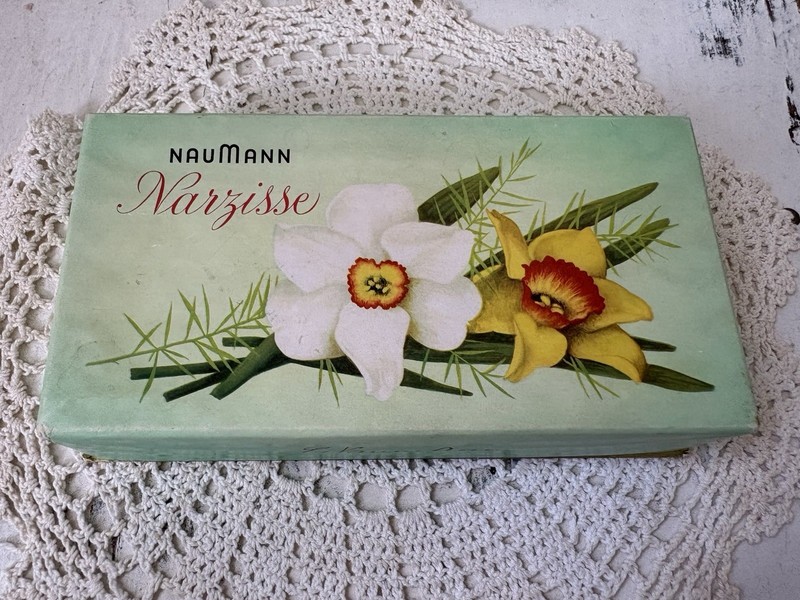 Vintage Naumann Narzisse German Soap Box Beautiful Graphics