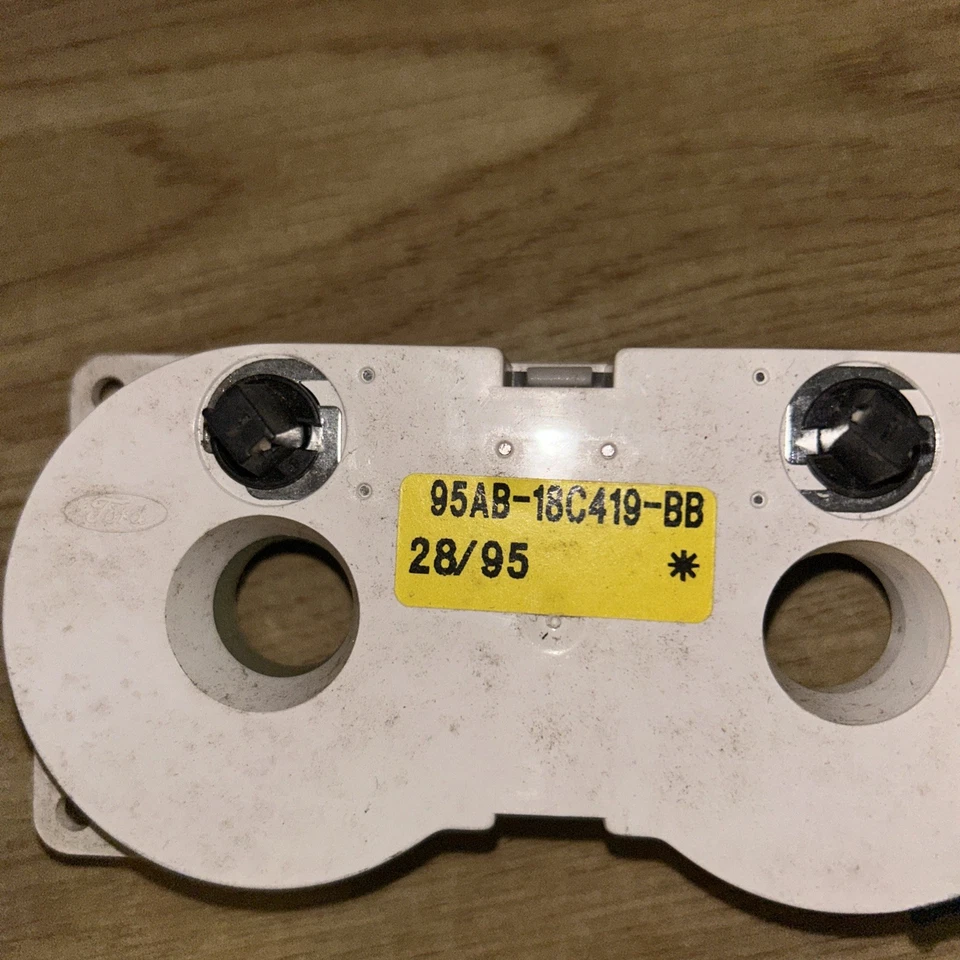 Ford 5/6 and Possibly Xr3l Rs2000 Genuine Ford  Heater Switch Trim Dash 1002312 - Image 3 of 4