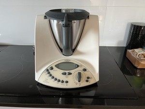 Thermomix. Sehr gut erhalten. Gerade ein neues Messer eingesetzt.