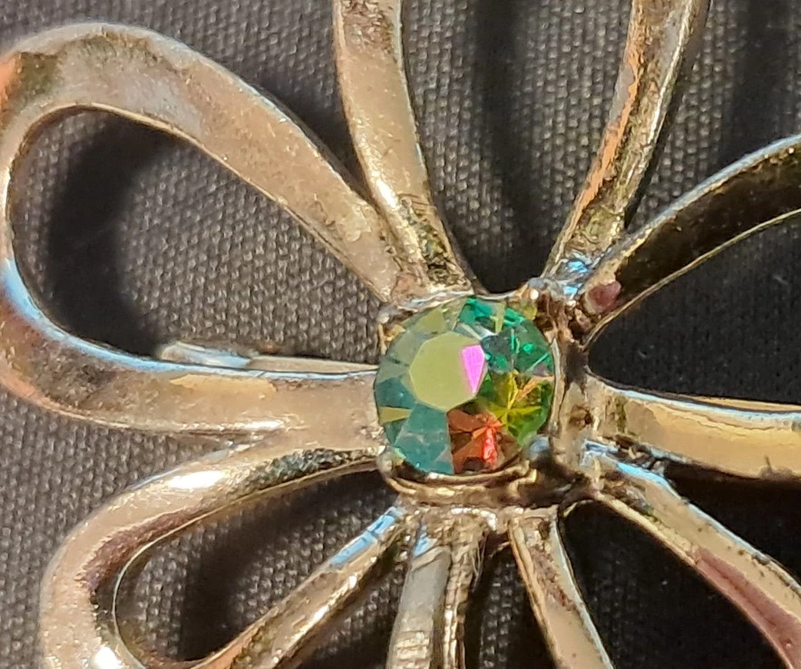 Schmuck: 1 schöne Brosche, zum Anstecken, Blüte, gelber Stein