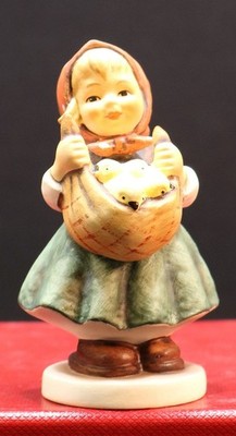 Goebel M.I. Hummel figurine ''Chicken-Licken'' 385-4/0, TMK7  1st Issue 1991 3'' T
