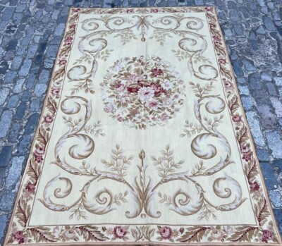 EIN WUNDERSCHÖNER NEUER HANDGEKNÜPFTER TRADITIONELLER AUBUSSON ORIENTTEPPICH (246 x 150 cm)*
