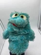 Vtg Very Rare 1977 RUSS BERRIE & CO "Fang" Blue Shaggy Monster Hand Puppet Style