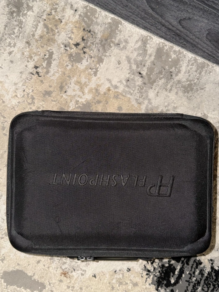 Monolight Flashpoint XPLOR 400PRO TTL alimentado por batería con R2 incorporado 2,4 GHz EE. UU. Foto 3 de 4