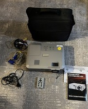 Medion Beamer MD2950NA Projektor Heimkino viel Zubehör