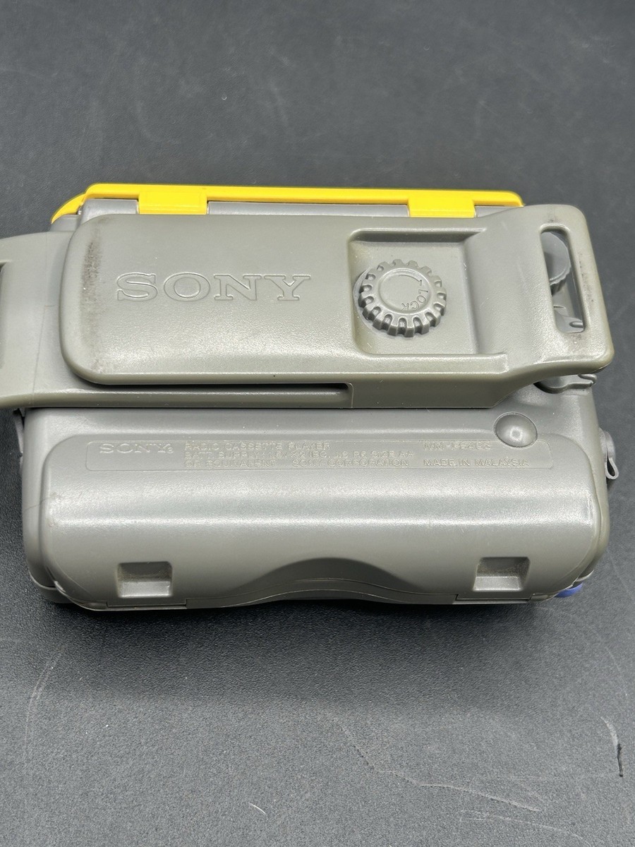 [美可動品]ソニーカセットウォークマン sonysports WM-FS493 Sony Sports Walkman WM-FS493 AM/FM Radio Cassette with Clip