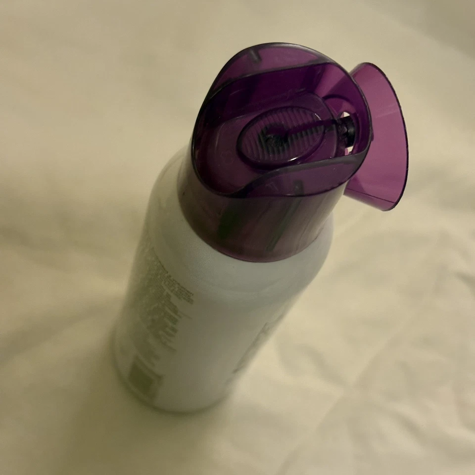 Spray de acabado extra corporal Paul Mitchell sujeción flexible (3,7 oz/125 ml) ~ EE. UU. Foto 4 de 4