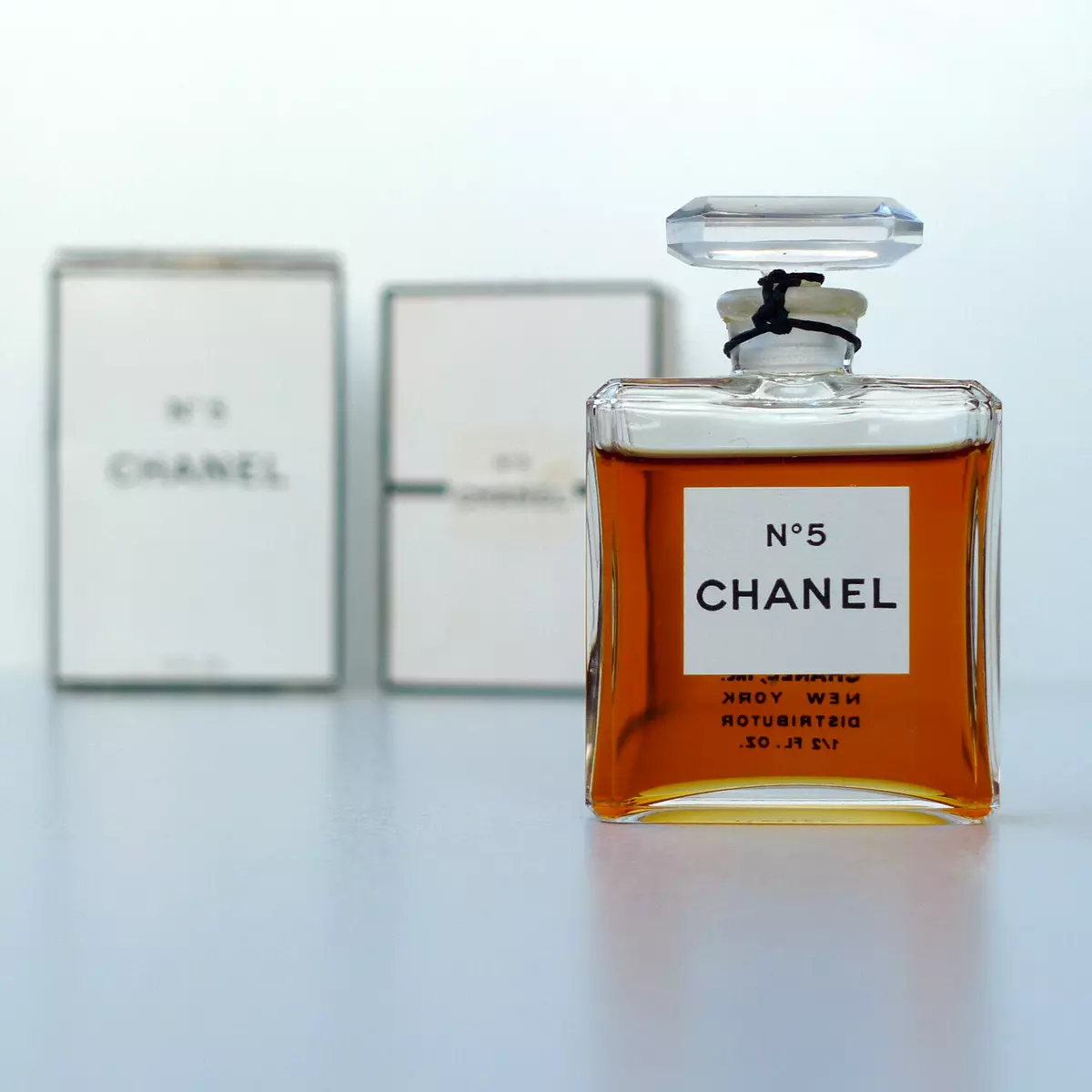 Vintage Chanel no 5 parfum 1/2 oz New York dist. size 8 extrait