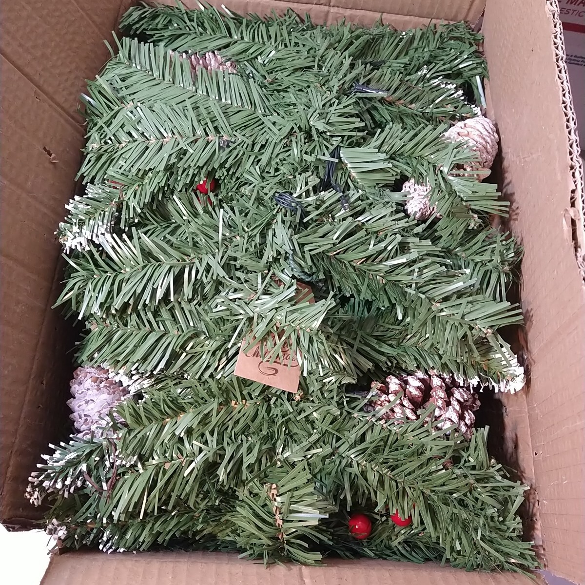 9 FT Prelit Christmas Garland with 100 LED Lights, 8 Modes 3AA Battery Operated 