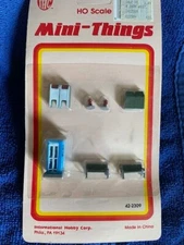 VINTAGE RAILROAD PARK ASSORTMENT ACCESSSORIES  HO SCALE MODEL # 42-2309
