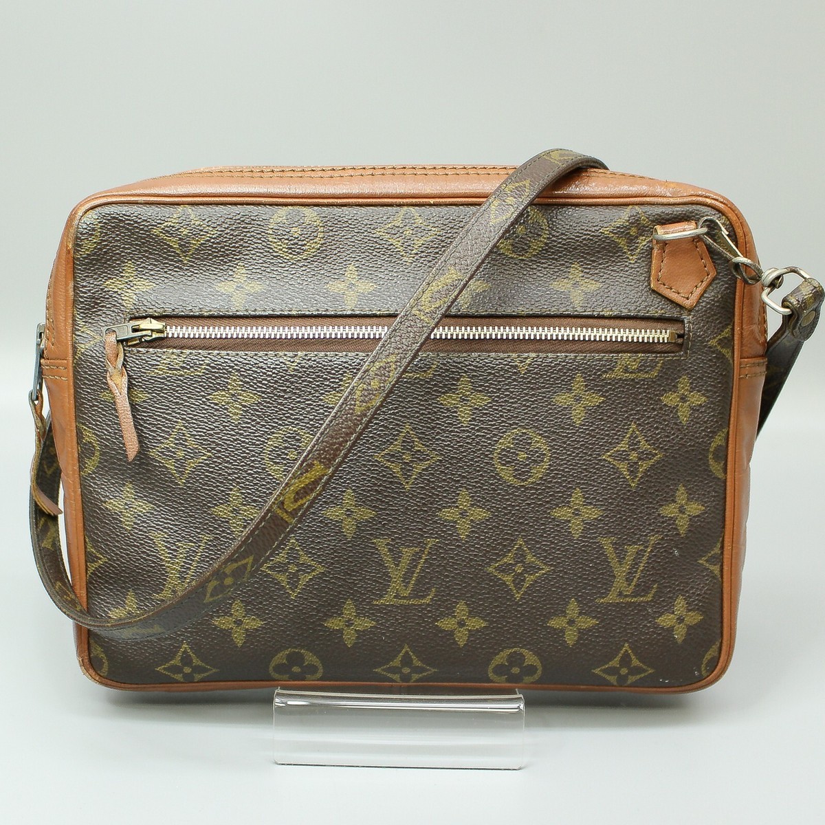 LOUIS VUITTON Vintage Square Crossbody Shoulder Bag Purse LOUIS VUITTON Vintage Square Crossbody Shoulder Bag Purse