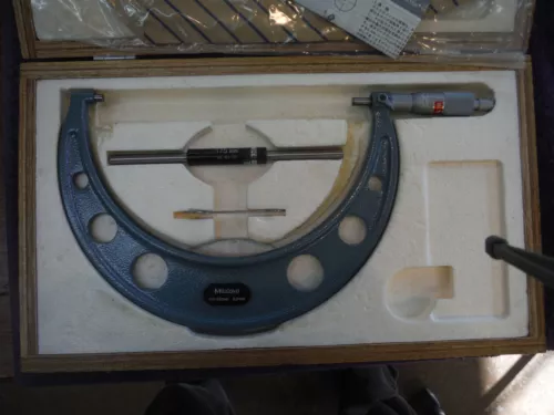 MITUTOYO MICROMETER 103-144 0M-200