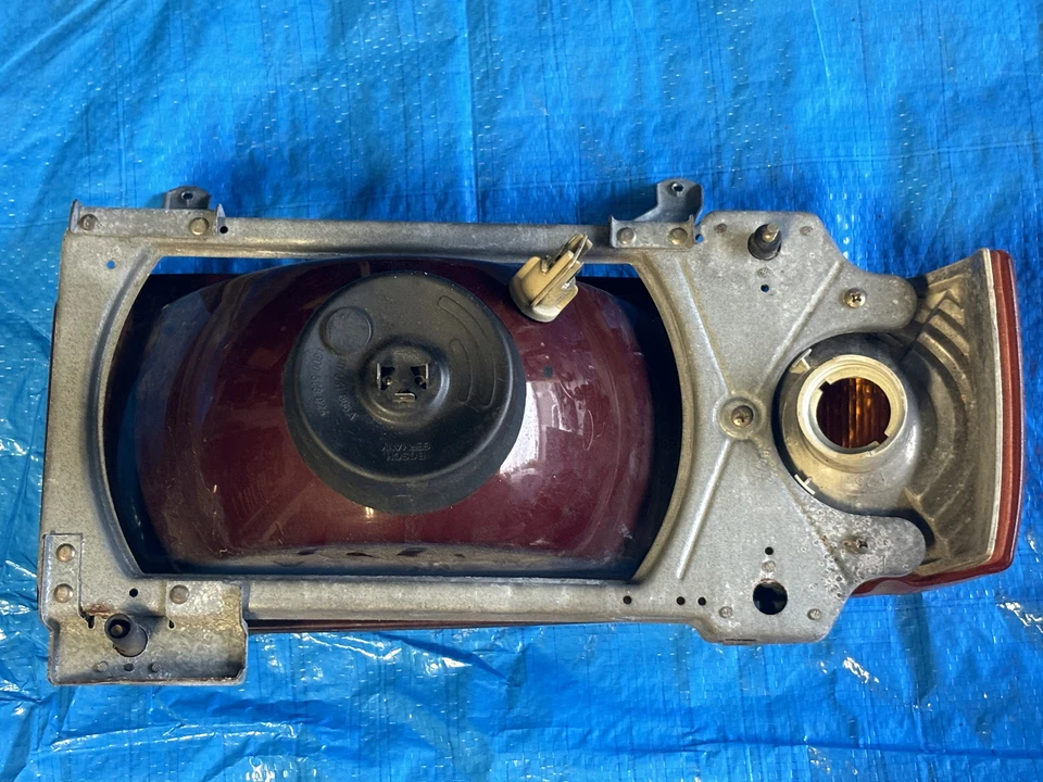 Faros Euro Audi 4000 y Coupé GT Hella H4 1980-1984 (Pre-Facelift) Foto 4 de 4