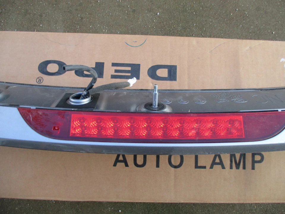 Alerón del portón trasero OEM 2013 2014 2015 2016 2017 2018 HYUNDAI SANTA FE Foto 4 de 4