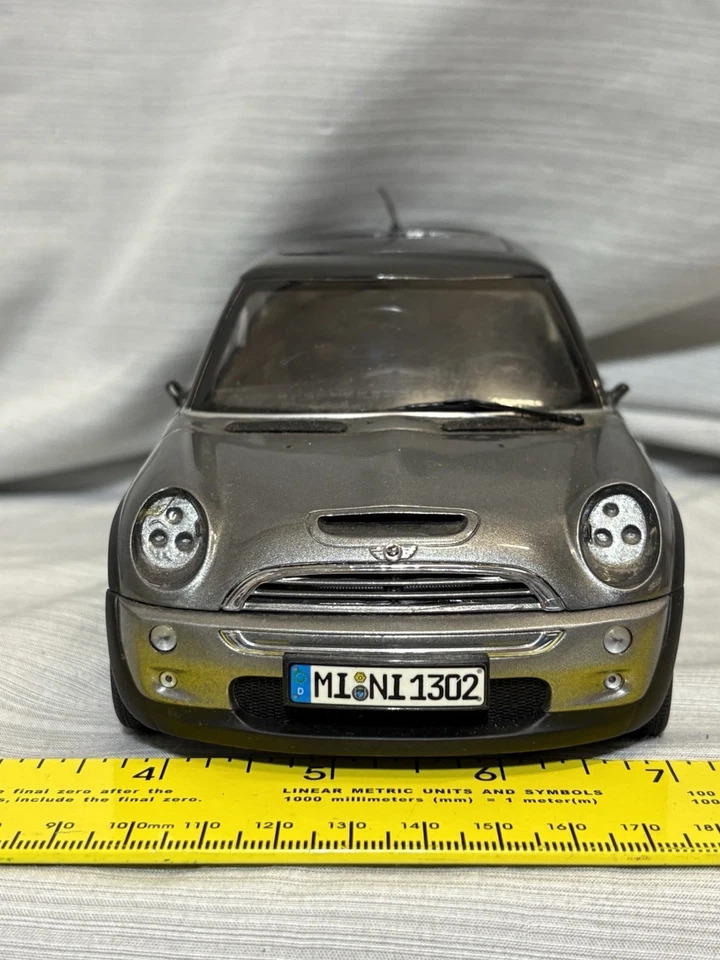 KYOSHO 1/18 MINI COOPER S Gen 1 R53 '01-06 Dark Silver Metallic Black PARTS CAR - Image 2 of 4