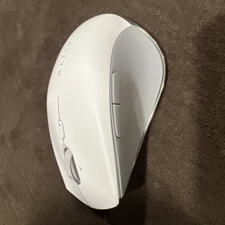 Razer Pro Click Humanscale Wireless Mouse - White (RZ01-02990100-R3U1) - Image 3 of 4