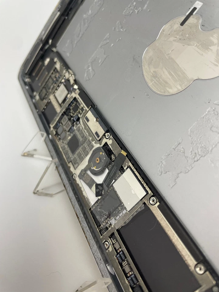 Apple iPad Pro 9.7" (2016) 256GB Space Grey - Spares + Repairs Ref1722 - Image 2 of 4