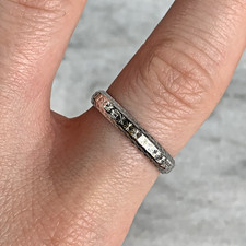 9 ct Gold Ring Wedding Band Patterned in 375 White Gold - Size Q