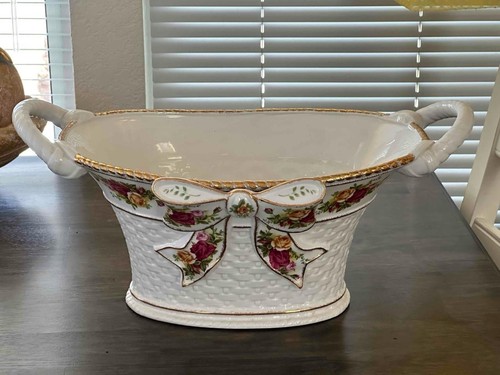 Vintage ROYAL ALBERT Old Country Roses Basket Weave Centerpiece Bowl Ribbon