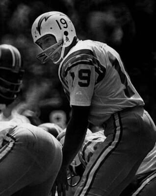 Quarterback Johnny Unitas of the San Diego Chargers circa 1973 in - Old Photo 1