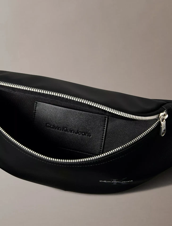 Bandolera negra Calvin Klein Foto 3 de 4