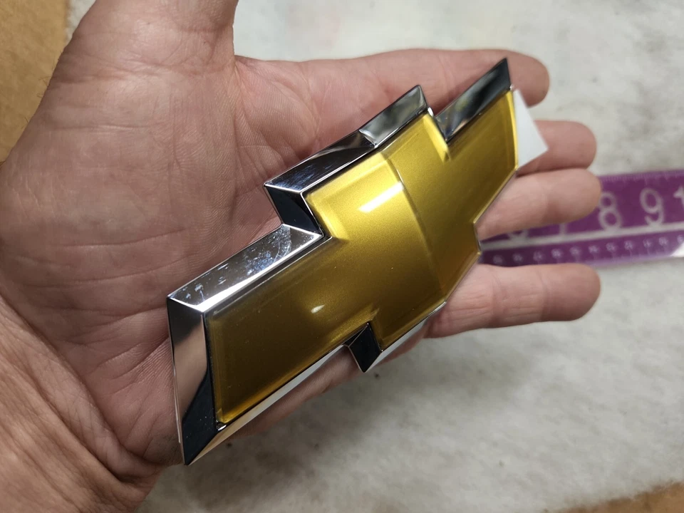 Оригинальная передняя решетка радиатора с эмблемой Chevrolet Captiva Sport 2012 2013 2014 2015 годов выпуска 22909142 - Изображение 3 из 4