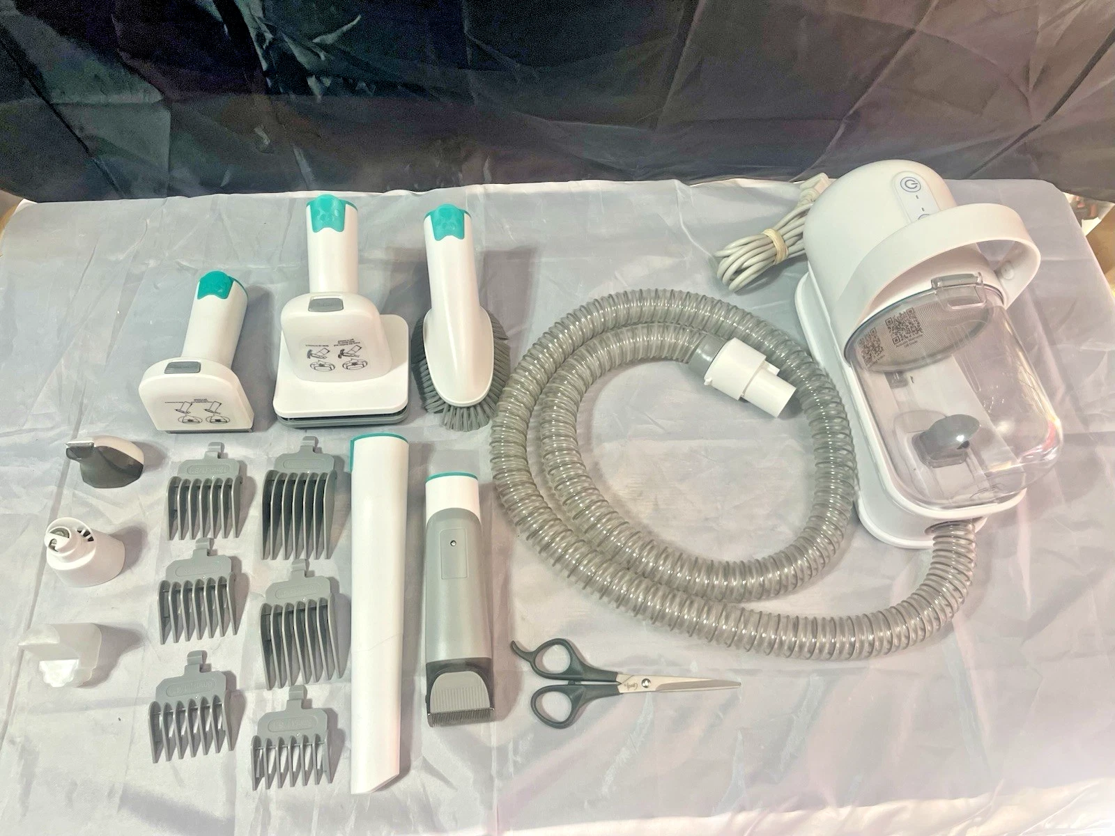 Low Noise Dog Grooming Vacuum Kit with Adjustable Suction & Easy Hair Collection
Opens in a new wind