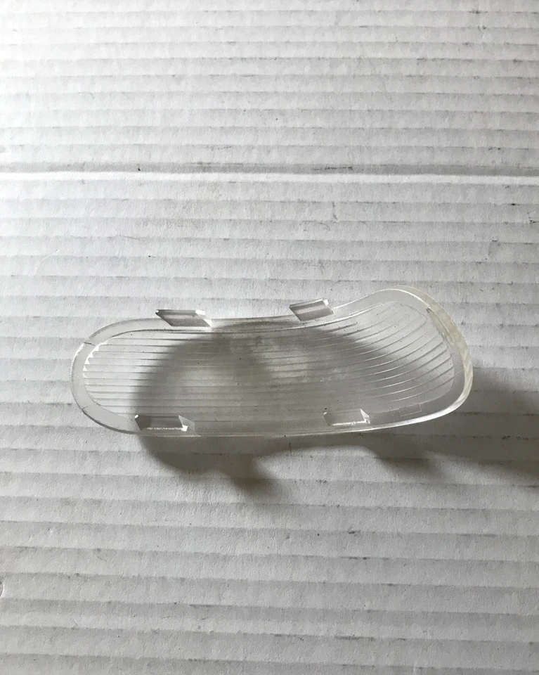 2005 - 2010 年本田奥德赛右乘客前门礼貌灯镜头盖 — 第 3/4 张图片