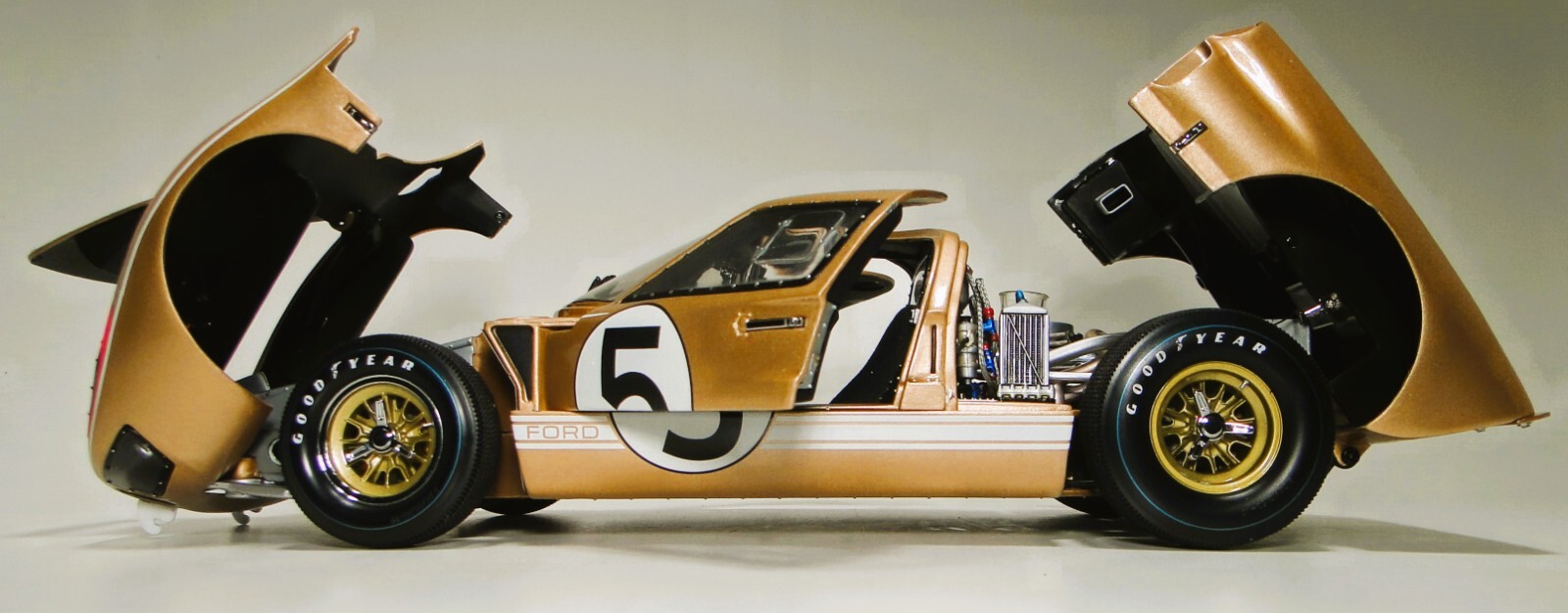 Ford GT40 Race Car Le Mans Racing w/V8 Engine/Custom Metal Body 1:18 SCALE MODEL