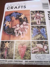 McCALL 7774 CHRISTMAS WALL HANGING TREE SKIRT WREATH STOCKING ORNAMENT PATTERN