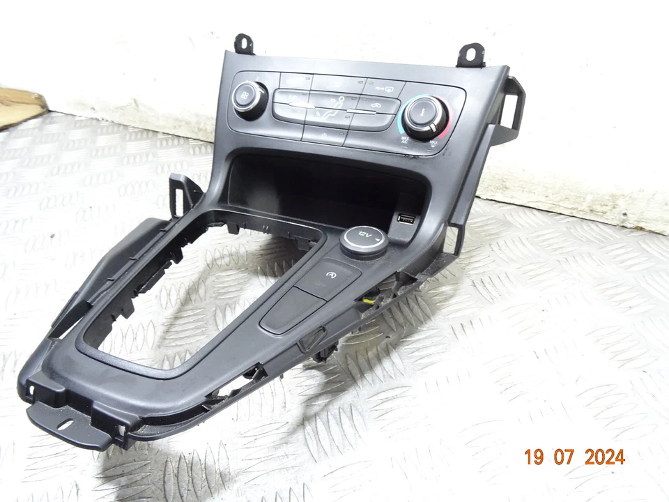 2018 FORD FOCUS ST-LINE AUTO MK3 C346 HEATER SWITCH PANEL & GEARBOX TRIM *6696 - Image 2 of 4