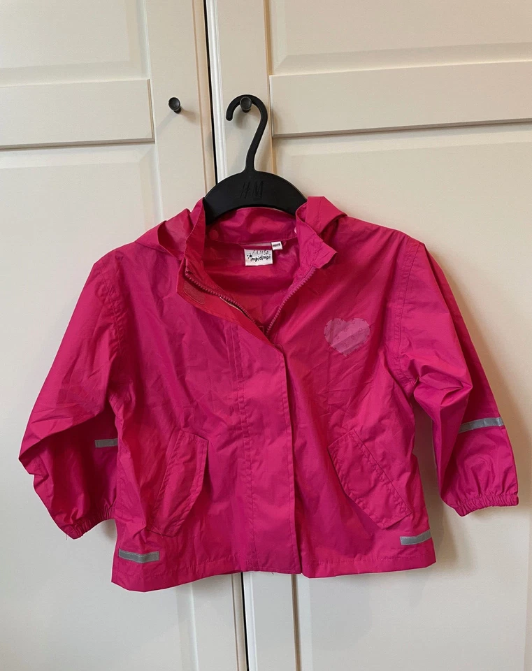 Impidimpi Kinder leichte Regenjacke mit Reflektoren und Kapuze pink Gr. 110/116