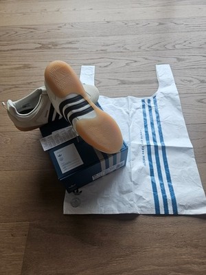 Adidas Sneaker Damen Bad Bunny Farbe Off White 39   mit Tasche und original Kart