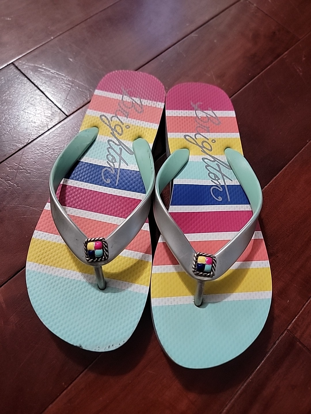 APL Sandali infradito Brighton colorati suola a righe dettagli pietra stile perizoma 7